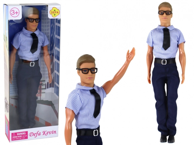Lutka Kevin u Elegantnoj Odjeći