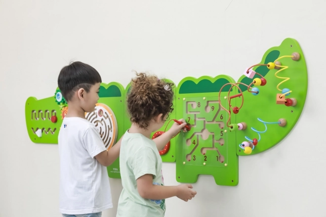 Drveni zidni montessori panel - krokodil