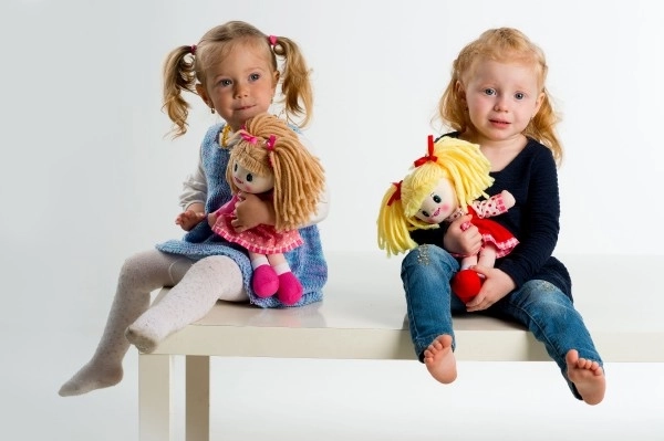 Česki pjevački krpena lutkica Lucinka - 30 cm