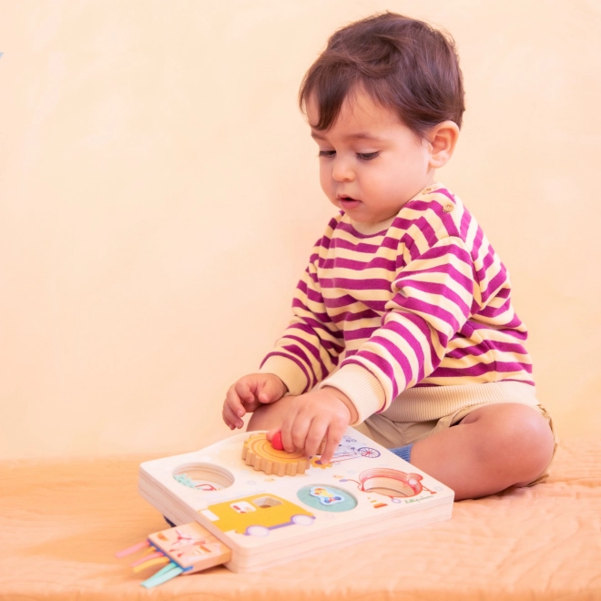 Drveni panel s aktivnostima avantura u pokretu