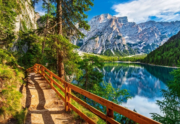 Slagalica 1000 dijelova jezero Braies Italija 68 × 47 cm Castorland