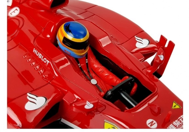 Trkaći auto Formula 1 Ferrari F138 crvena 1:12
