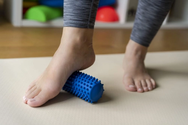 Ravni valjak za masažu i rehabilitaciju crni