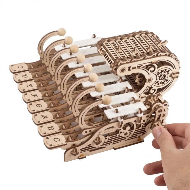 Ugears drveni mehanički model glazbenog instrumenta Celesta