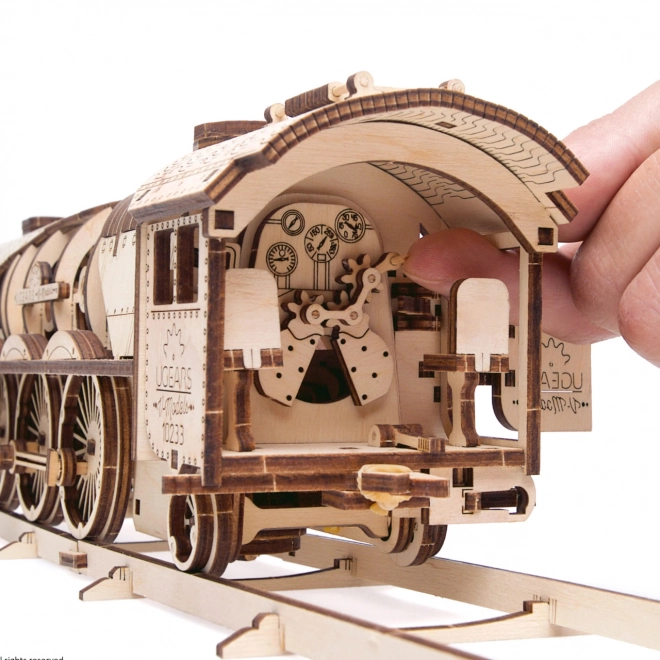 Ugears 3D puzzle - Lokomotiva V-express s vagonom 538 komada