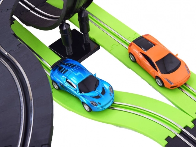 Velika trkaća staza s 2 automobila dužine staze 787 cm