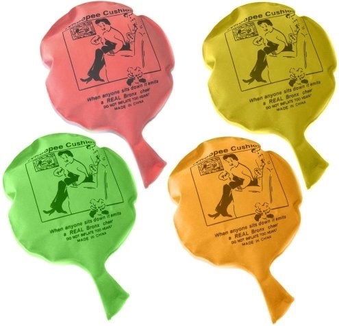 Pernata jastučić za prdenje – zabavni Whoopee cushion (mješavina motiva)