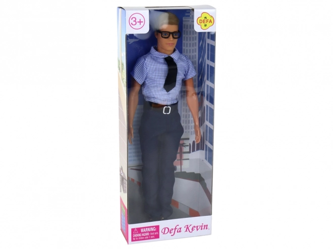 Lutka Kevin u Elegantnoj Odjeći