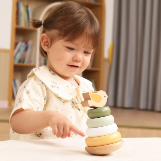 Zabavna igra s preslatkim ptićem