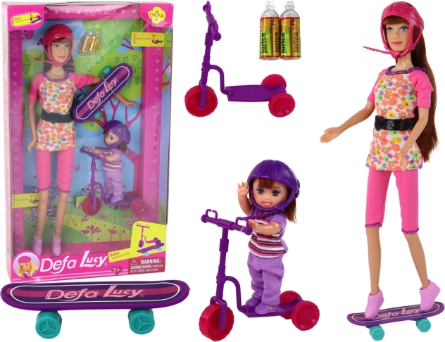 Lutkarski set Defa Lucy s ružičastom kacigom, romobilom i skateboardom