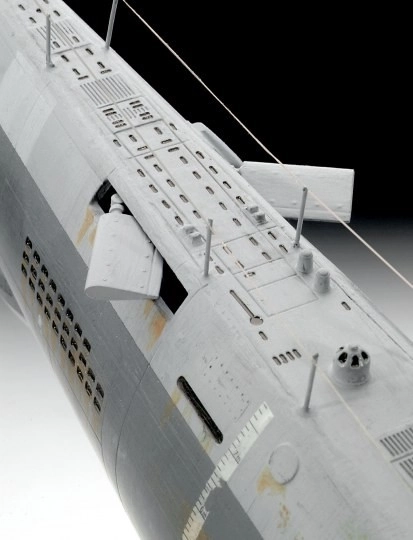 Plastični model njemačke podmornice TIP XXI 1/144
