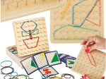 Drveni geoboard – edukativni geoplan s raznobojnim gumicama i kartama s uzorcima