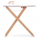 Drveno dječje glačalo i daska za peglanje