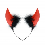 Vrpsa s vražjim rogovima i crnim perjem