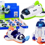 Mala svemirska raketa s pomičnom pilotskom kabinom zelene i narančaste boje