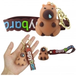 Privjesak kapibara s karabinom i prstenom