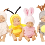 Beba u odjeći s motivima životinja