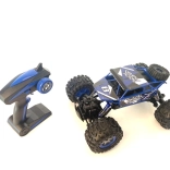 Crveni amfibijski RC auto