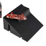 Prstovni skateboard s rampom – plastični fingerboard s vijčanim dijelovima