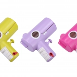 Vodeni pištolj s različitim varijantama boja