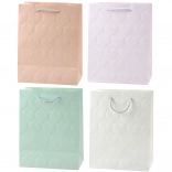 Elegantna poklon vrećica s reljefnim srcima 23 x 18 x 10,5 cm